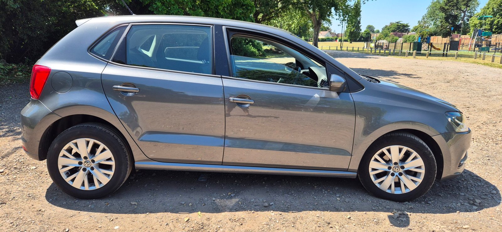 
								Volkswagen Polo 1.2 TSI bluemotion SE full									