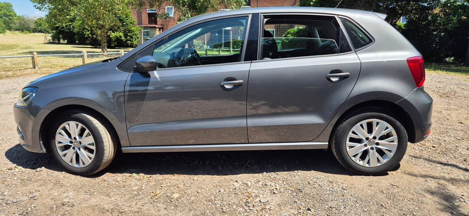 
								Volkswagen Polo 1.2 TSI bluemotion SE full									