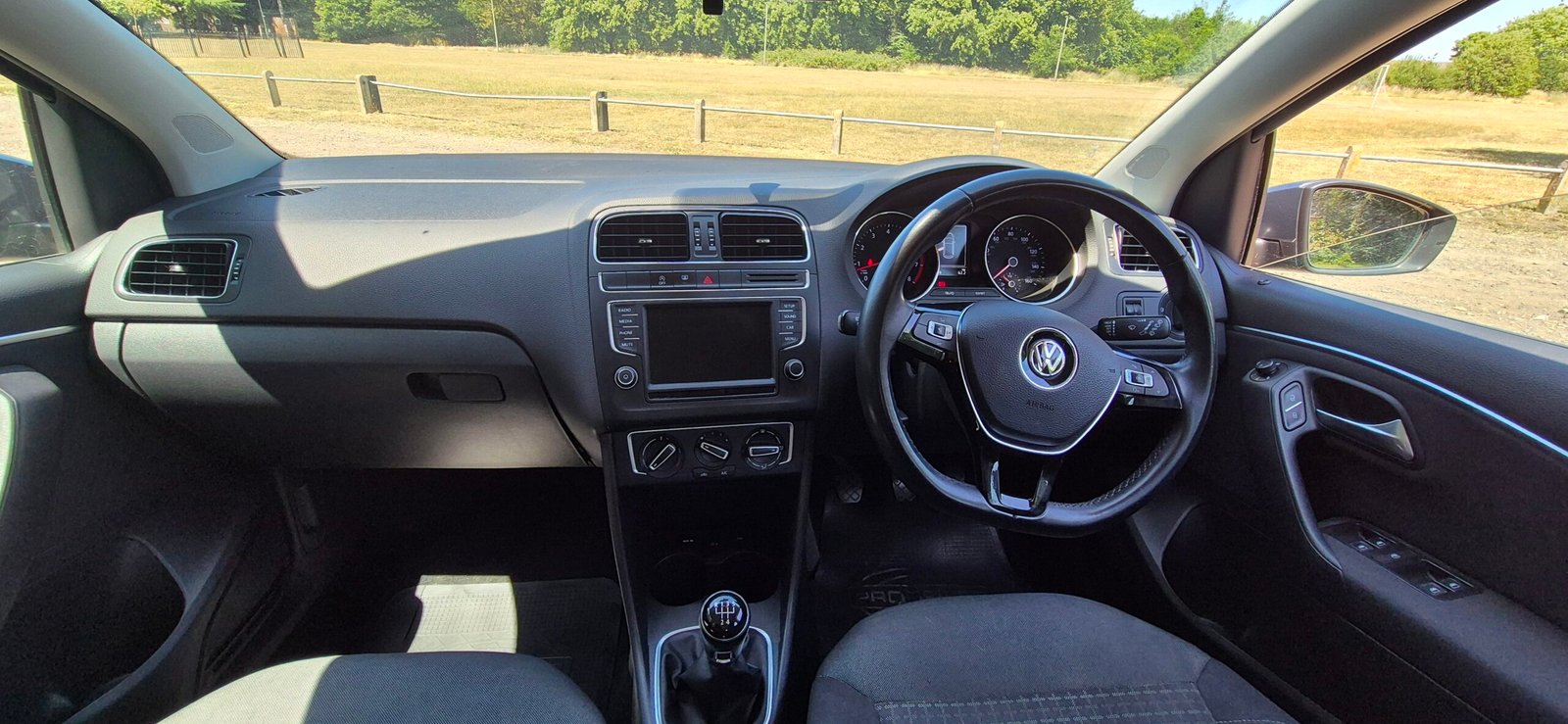 
								Volkswagen Polo 1.2 TSI bluemotion SE full									